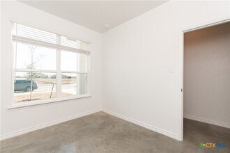 Building Photo - 3905 Hackberry Dr