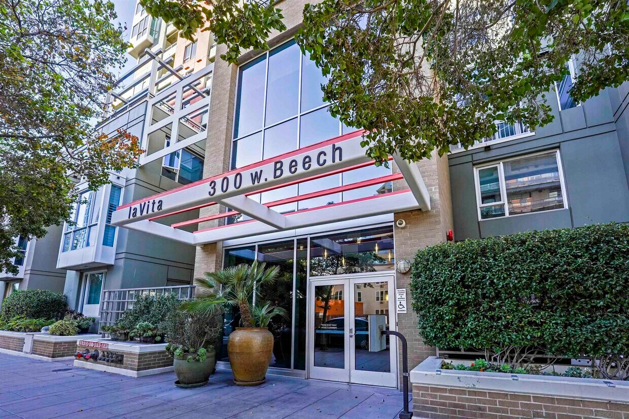 Foto principal - 300 W Beech St