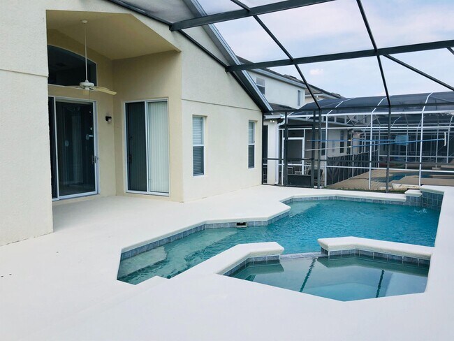 Building Photo - 200 Higher Combe Dr