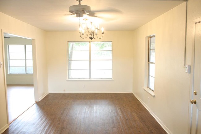 Building Photo - 403 Fairview Dr