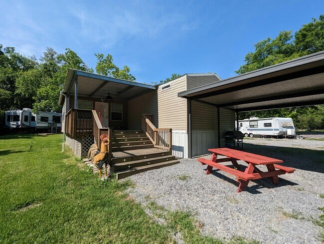 Foto del edificio - 2590 E Lucas Dr