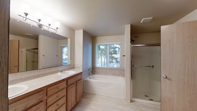 Foto del edificio - Clean Home with Lots of space ready to be your Home! ***COMING SOON***