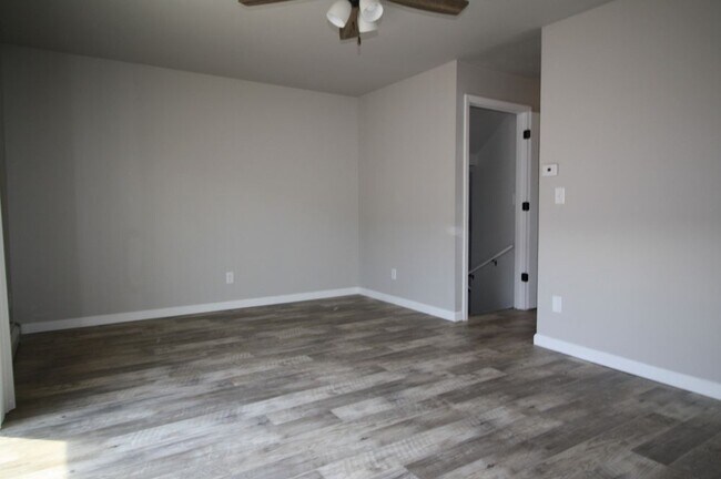 Building Photo - 3 Bedroom Townhouse