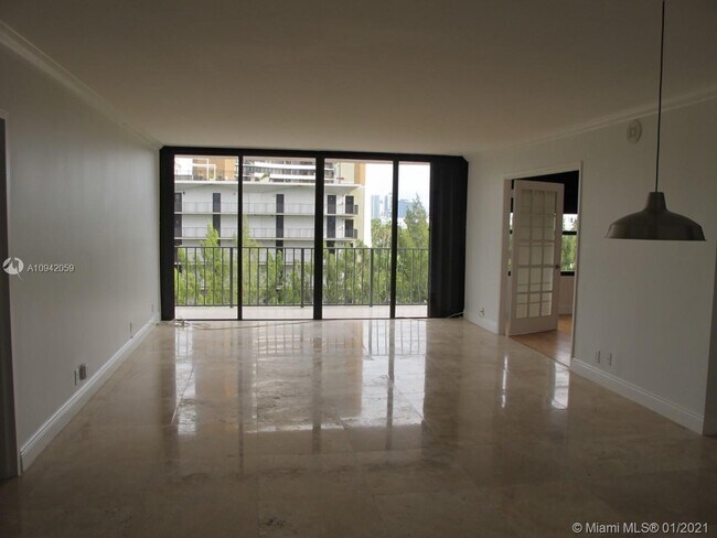 Foto del edificio - 780 NE 69th St