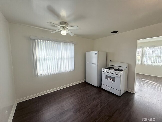 Foto del edificio - 24638 Eshelman Ave