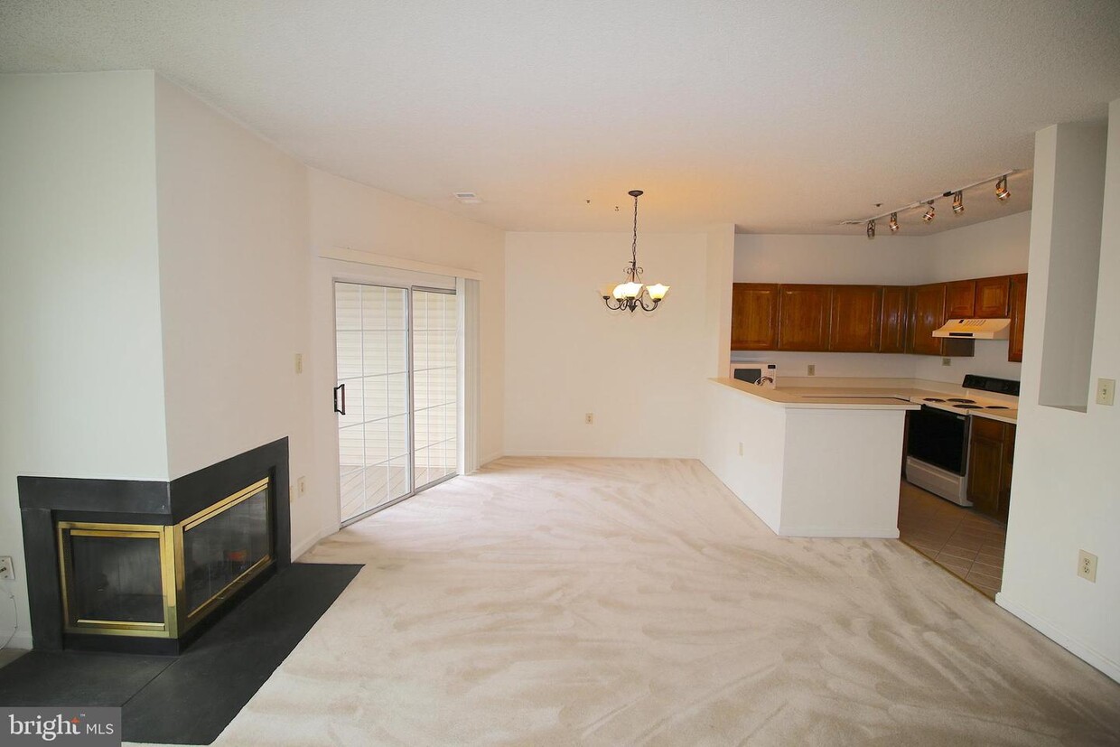 279 S Pickett St Unit 301, Alexandria, VA 22304 Condo for Rent in
