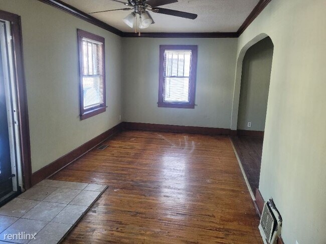 Building Photo - 2 br, 1 bath House - 725 E Maywood Ave 1 U...