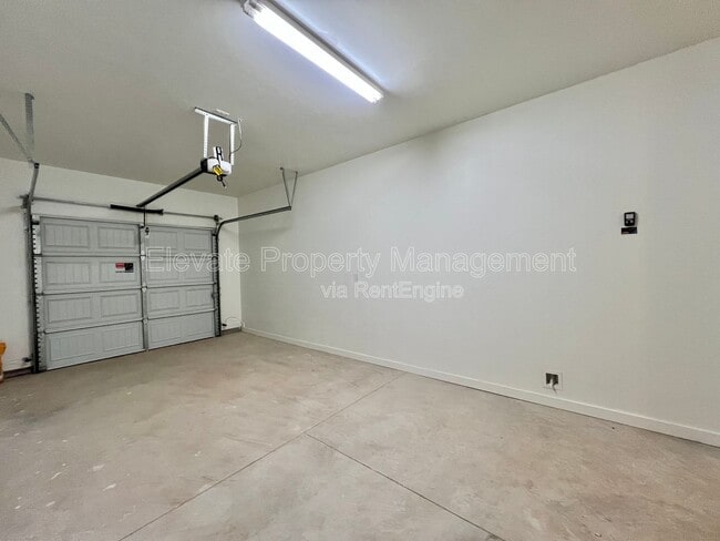 Building Photo - 216 E Hurd St