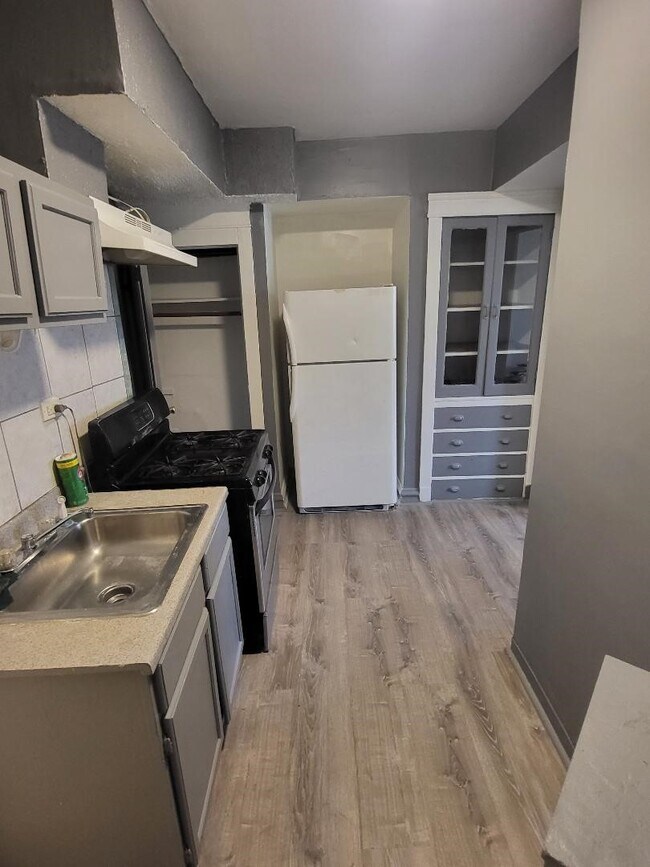 Kitchen - 1725 Madison St