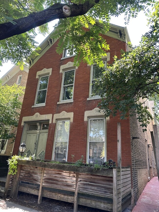 Building Photo - 1026 N Wolcott Ave