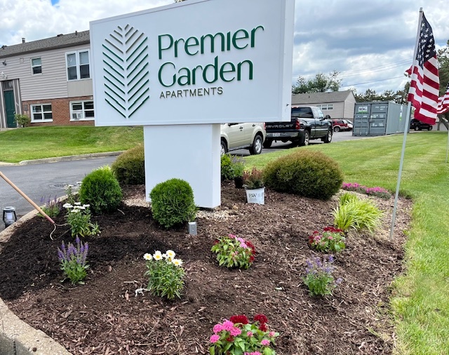 Building Photo - Premier Garden Apartments