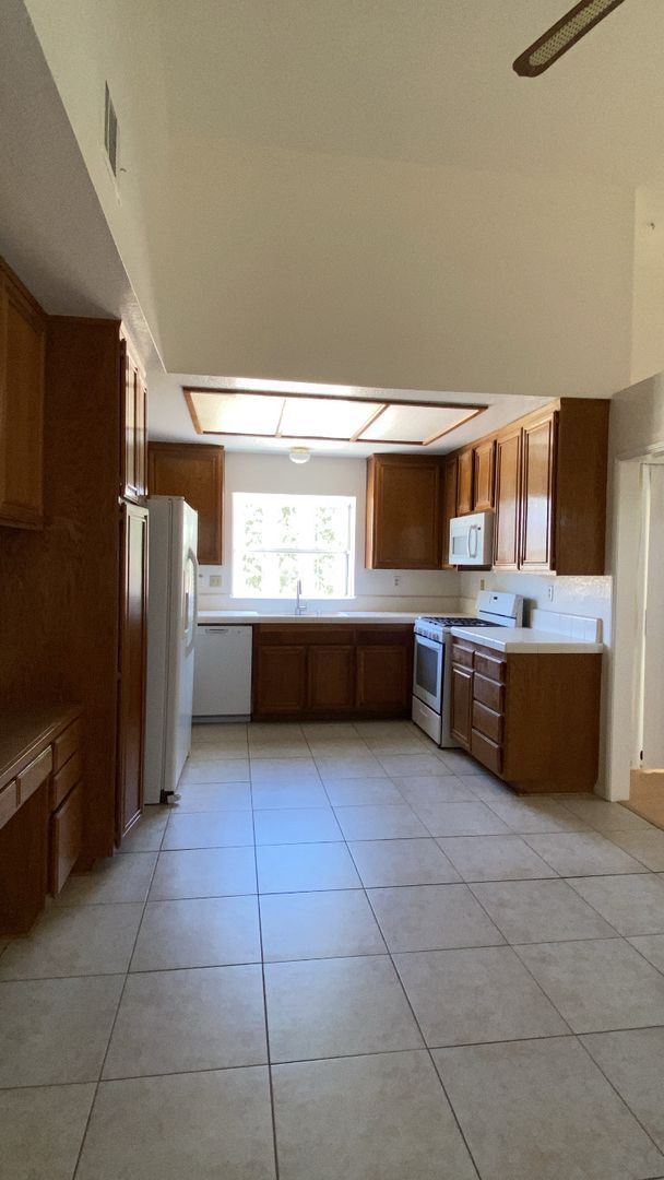 Foto del edificio - Quartz Hill Single Story Home.