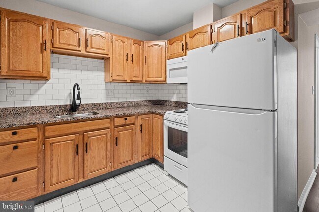 Building Photo - 2217 Linden Ave