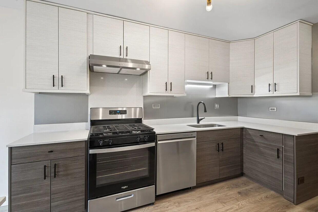 Foto principal - 2000 Bayside Dr