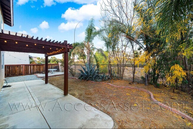Building Photo - Spacious 4 Bed/3 Bath Home In Desirable Mu...