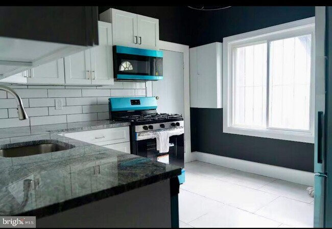 Foto del edificio - 307 E 25th St