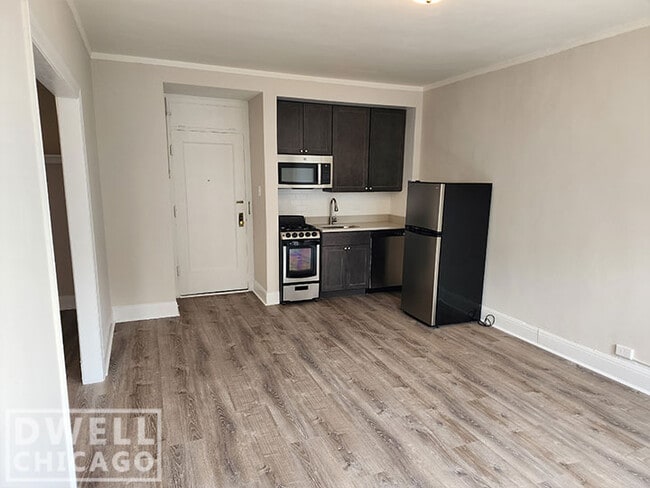 Building Photo - 3333 W Diversey Ave