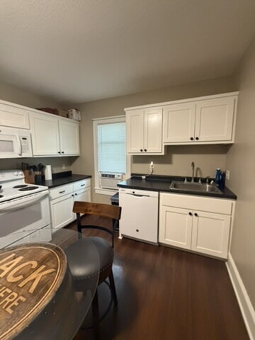 Foto del edificio - Beautifully Remodeled 2-Bedroom Upper Unit in Historic Durand