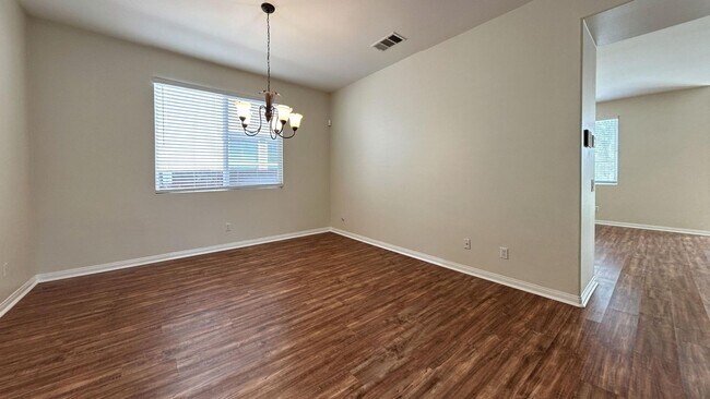 Foto del edificio - PRICE REDUCTION!! Charming 3 Bedroom 2.5 B...