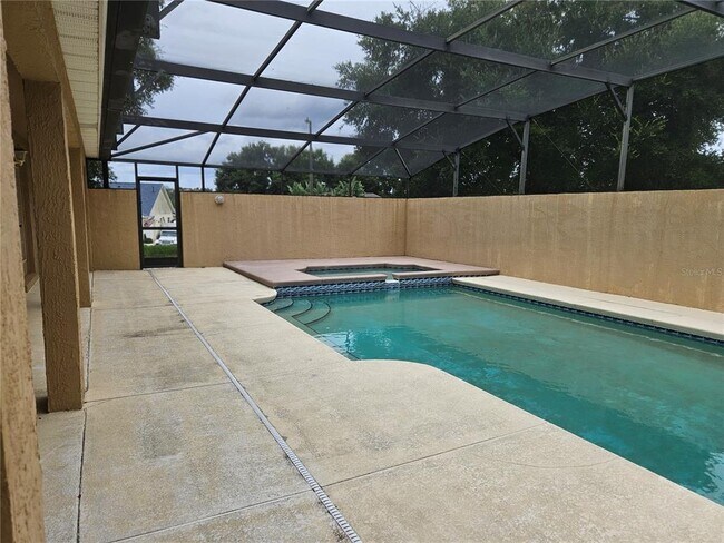 Foto del edificio - 12635 Pine Arbor Dr