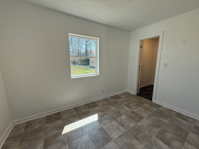 Building Photo - Big style, small footprint—welcome to living done right!