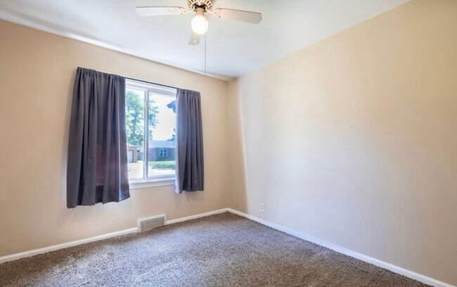 Foto del edificio - 1402 E Donnell St