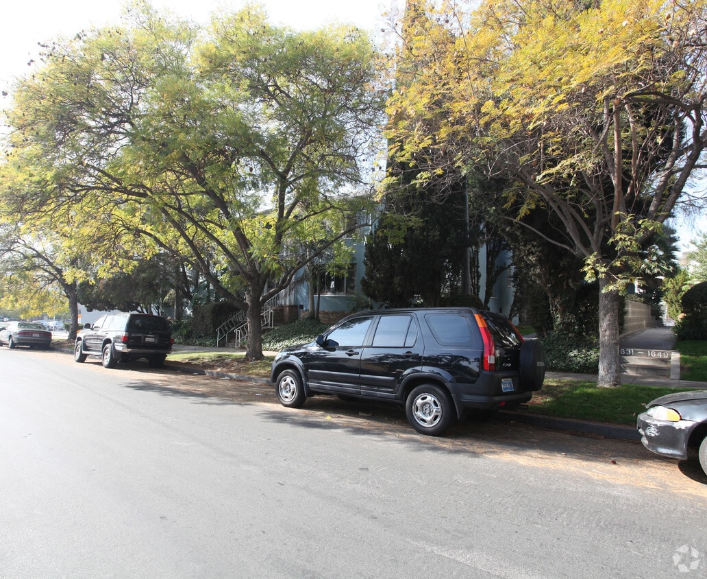 Foto del edificio - 1627 Rodney Dr