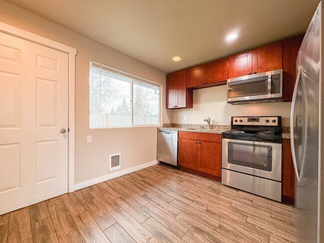 Foto del edificio - 1808 Harrington Ave NE