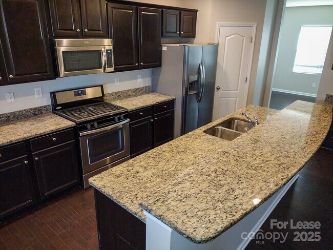 Foto del edificio - 1004 Sunflower Ln