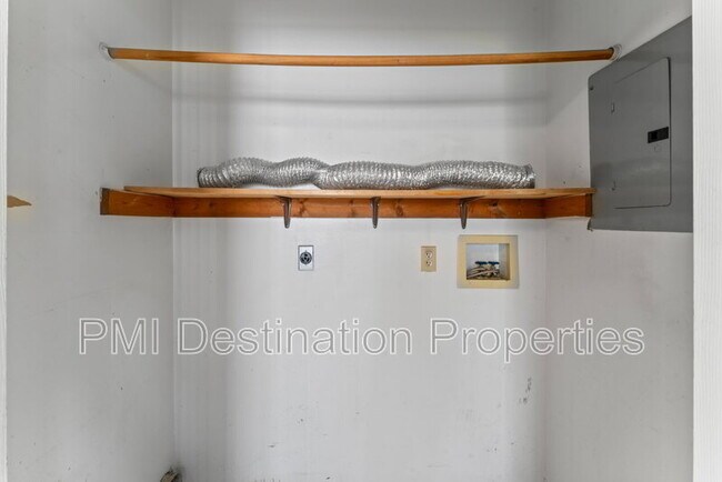 Foto del edificio - 8533 N Main St