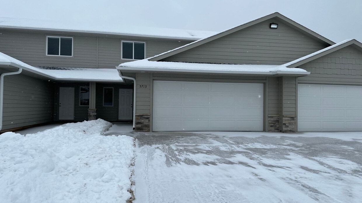 Sundance Ridge Townhomes 5701 E Hitching Pl Sioux Falls, SD