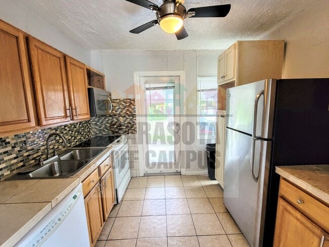 Photo - 1148 Highland St Apartment