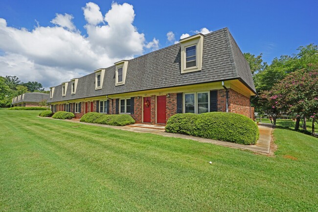 Building Photo - Country Club Apartments