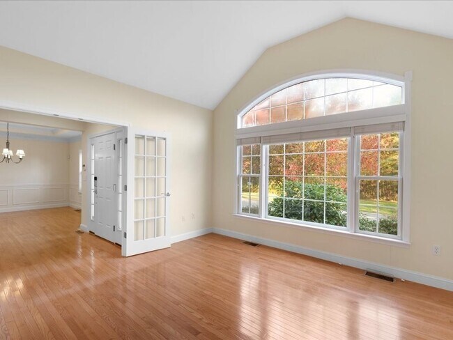 Foto del edificio - 32 Silver Brook Ln