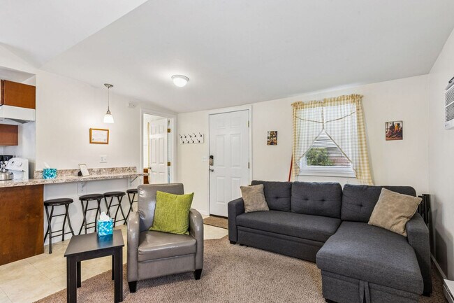 Foto del edificio - 5736 Lake Rd E