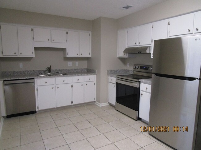 Building Photo - 738 E Pine Forest Dr