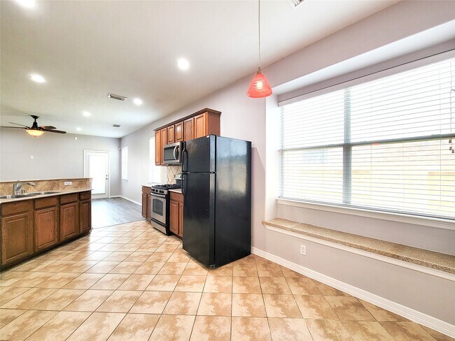 Foto del edificio - 17207 Mossbriar Ln