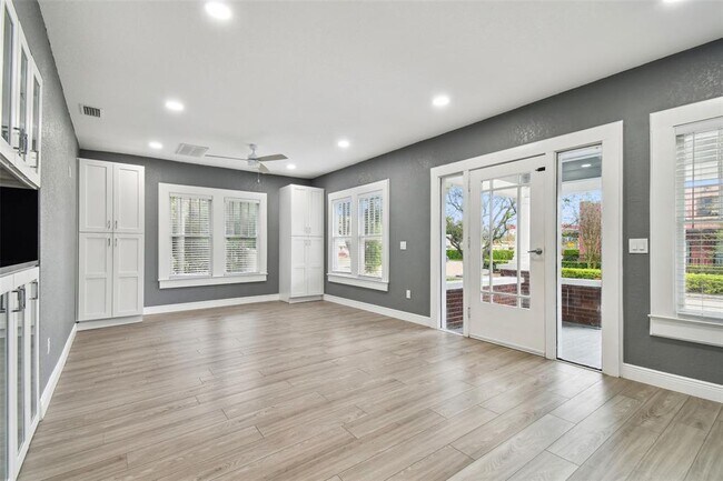 Building Photo - 6810 N Navin Ave