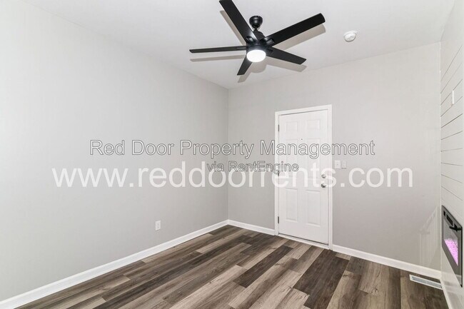 Foto del edificio - 1329 E Market St