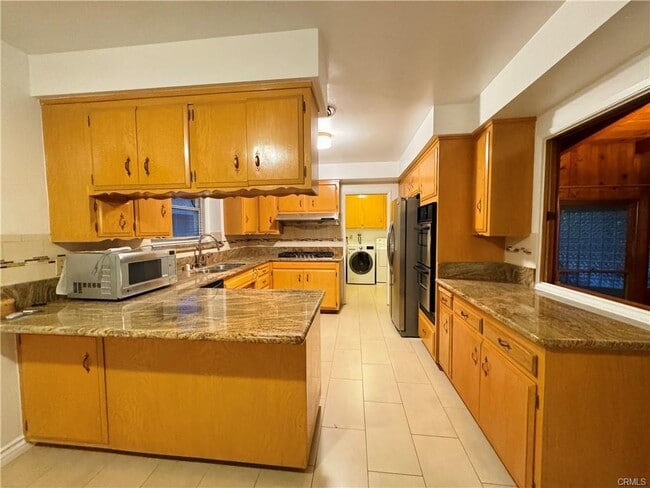 Building Photo - 15909 Vincennes St