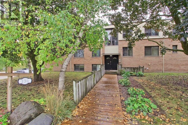 Photo du bâtiment - 136 Scanlon Ave