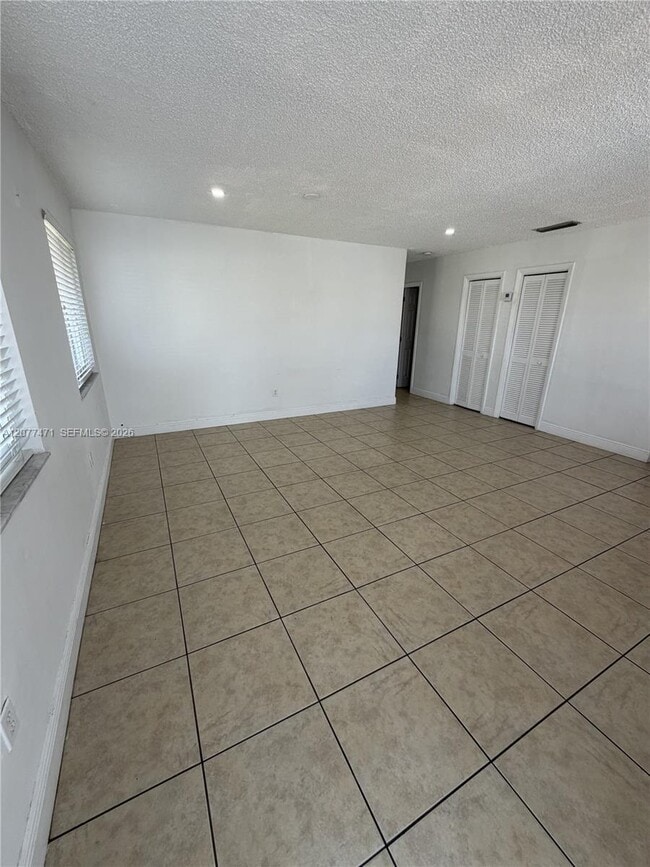 Foto del edificio - 8867 SW 25th St