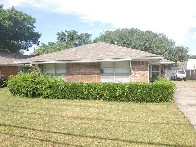 Building Photo - 1009 Custer Rd