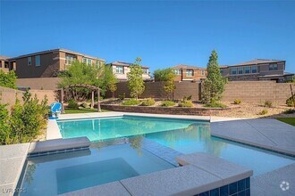 Building Photo - 829 Riverlawn Pl