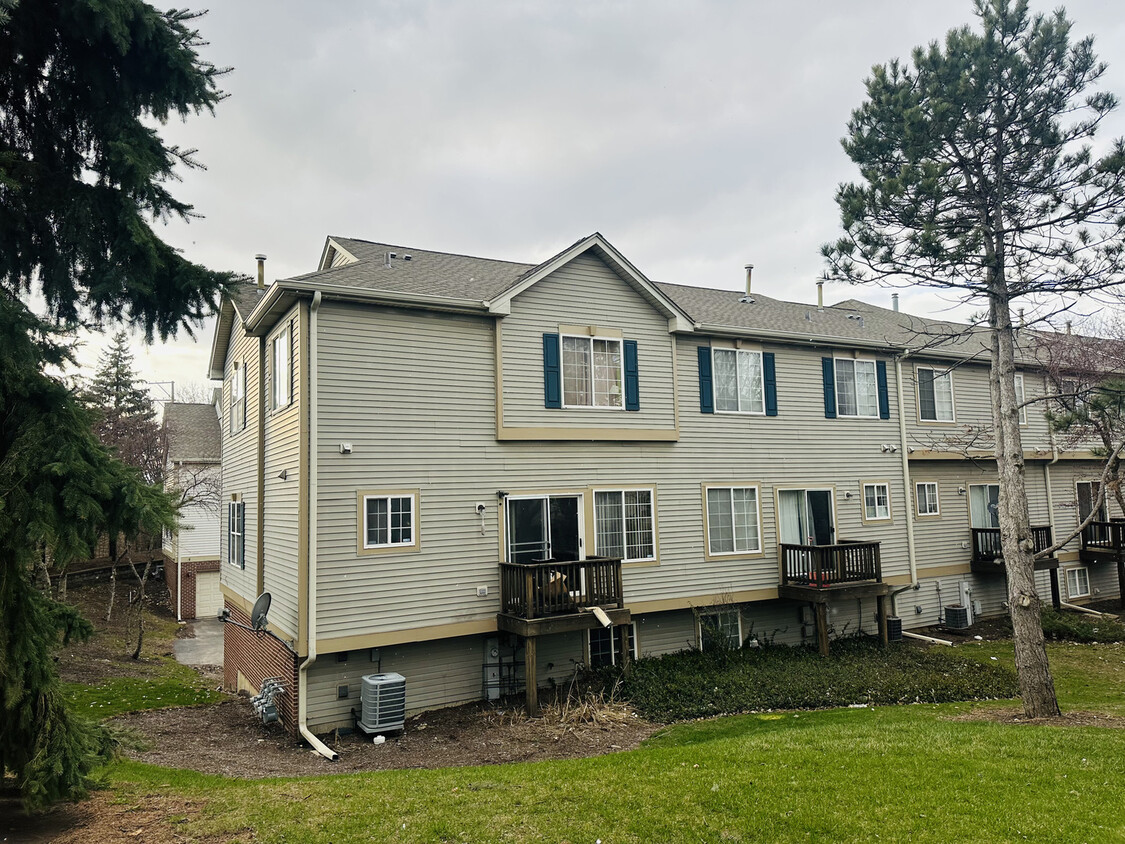 Building Photo - 211 Monarch Dr