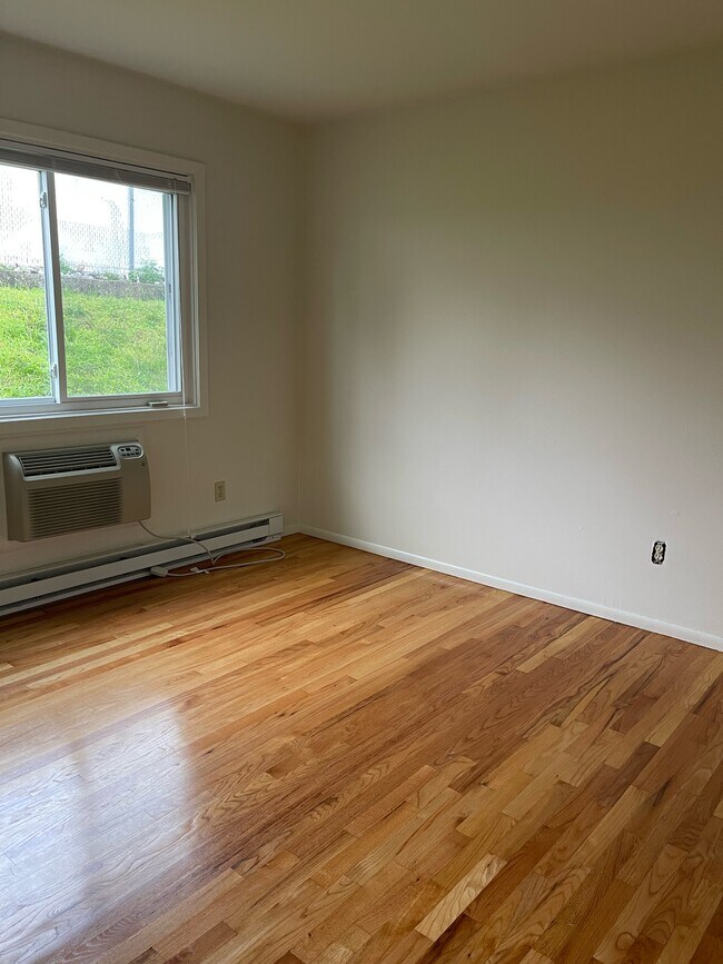 Building Photo - 954 Schopmann Dr