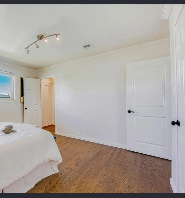 Foto del edificio - 407 Craven Ct