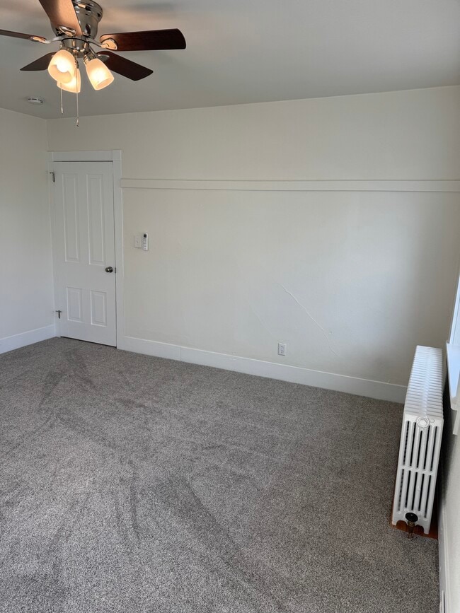 Building Photo - 137 S Market Ave