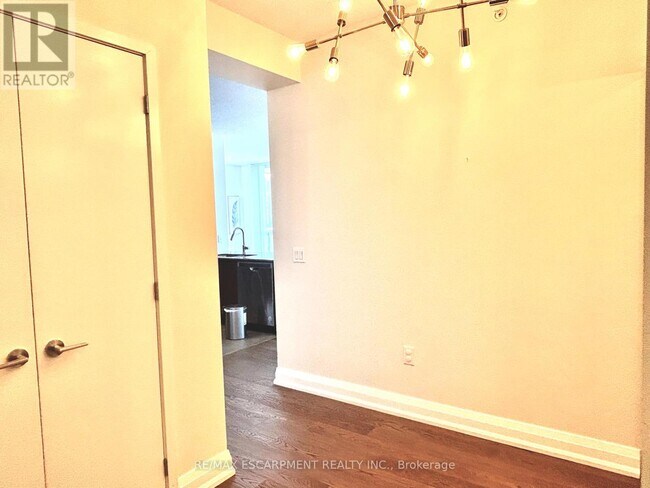 Building Photo - 3975-3975 Grand Park Dr