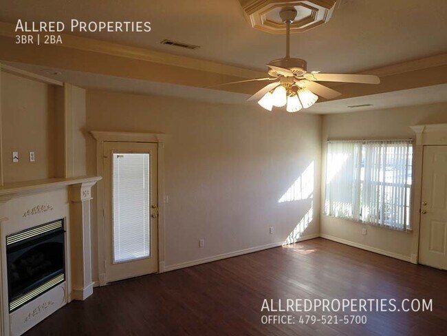 Building Photo - Come Home to this delightful 3 bedroom 2 b...